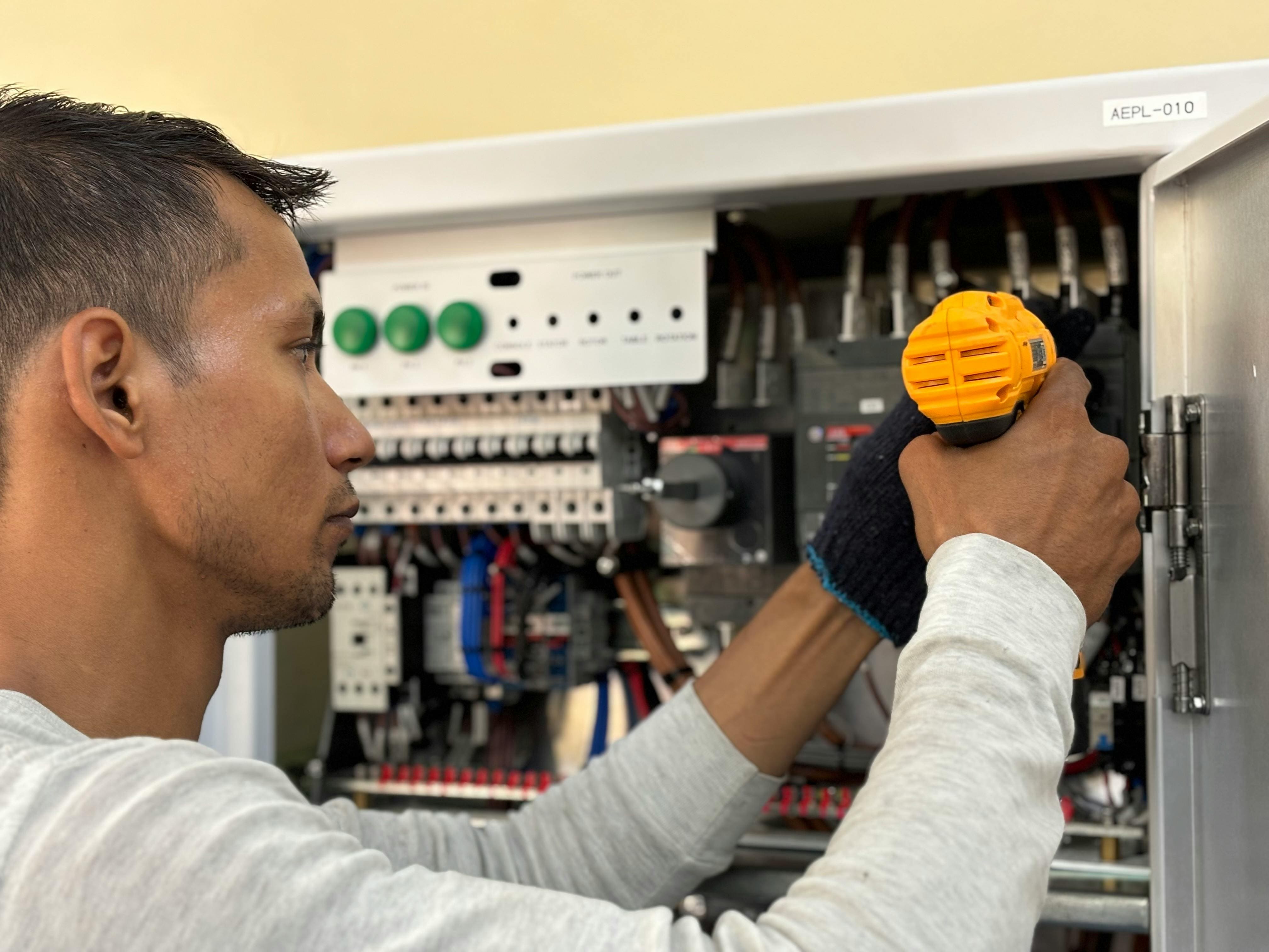 24/7 emergency electrician in Bellevue WA by Bellevue Electrician